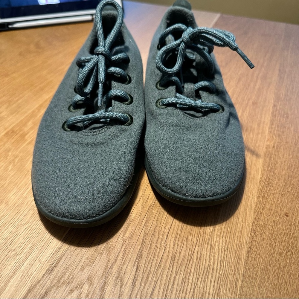 All birds olive women size 8 mint condition. Worn once
